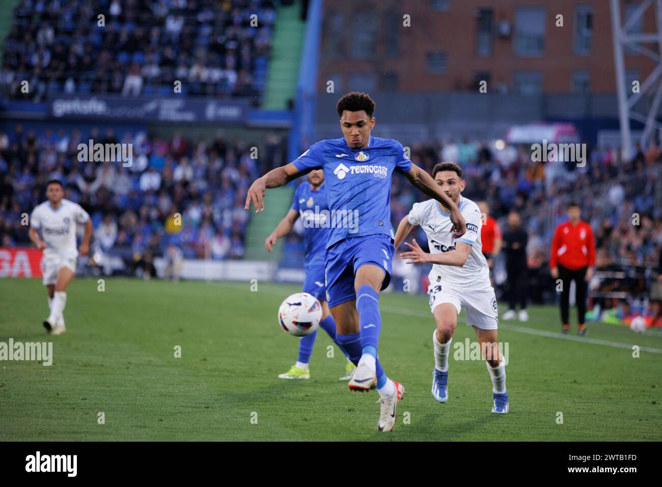 Madrid, Spagna. 16 marzo 2024. Gaston Alvarez di Getafe in azione durante la partita della Liga 2023/24 tra Getafe e Girona al Coliseum Stadium. Punteggio finale; Getafe 1:0 Girona (foto di Guillermo Martinez/SOPA Images/Sipa USA) credito: SIPA USA/Alamy Live News Foto Stock