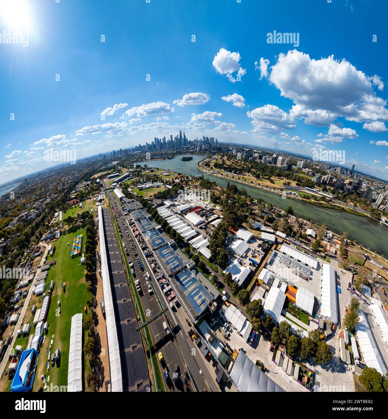 Albert Park Grand Prix Circuit, 16 marzo 2024: Una vista generale dei preparativi della pista di Albert Park in vista del Gran Premio di Formula 1 australiano durante il Gran Premio di Formula 1 australiano 2024. Corleve/Alamy Live News Foto Stock