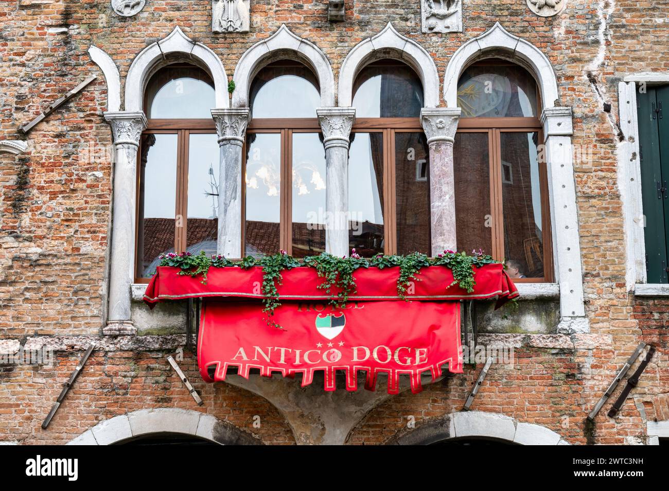 Venezia, Italia - 26 febbraio 2023: Di fronte all'Antico Doge Hotel a Venezia Foto Stock