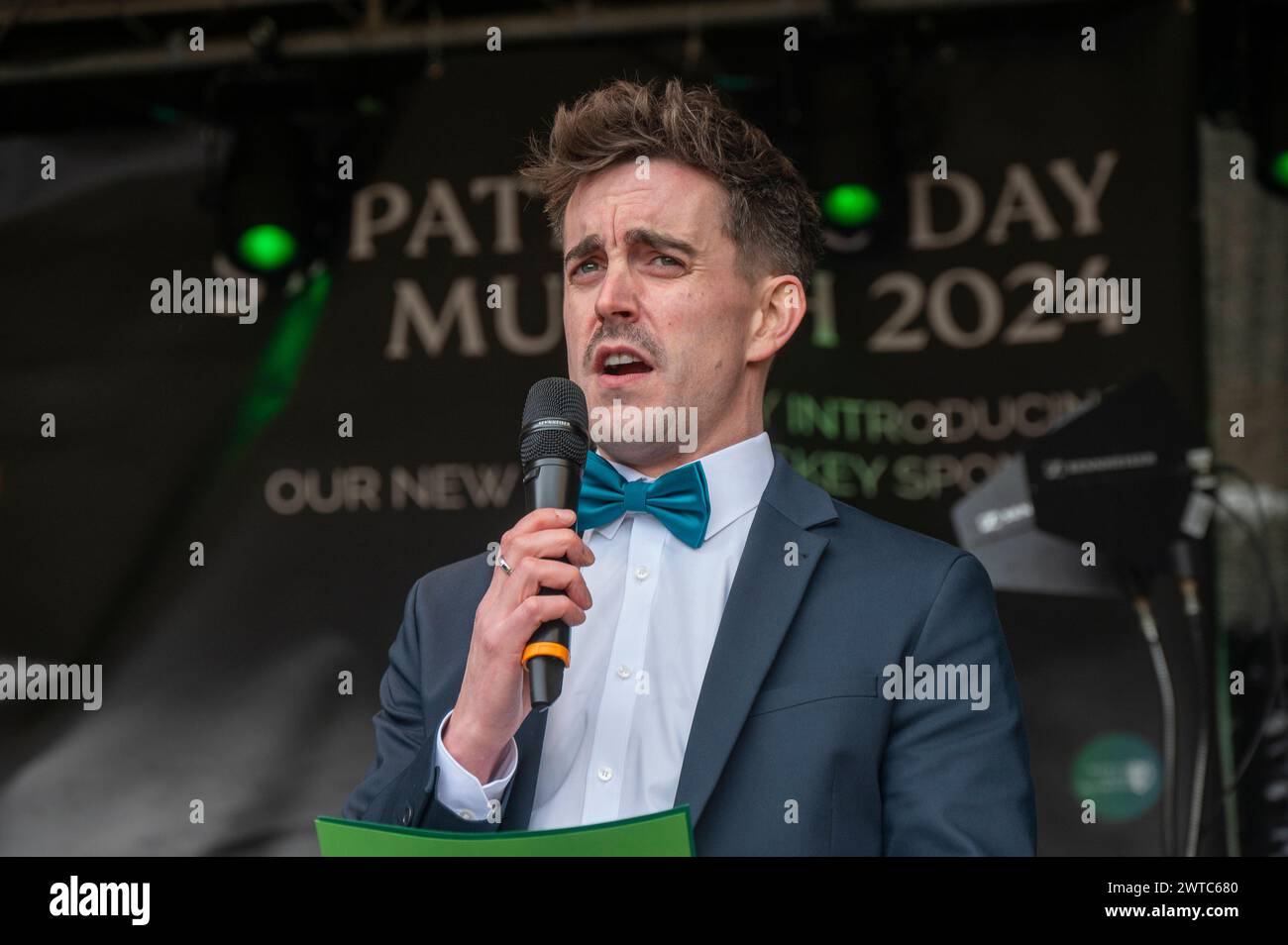 Muenchen, St Patricks Day Festival 2024 auf dem Odeonsplatz, moderatore John Dunne *** Monaco di Baviera, St Patricks Day Festival 2024 sull'Odeonsplatz, presentatore John Dunne Foto Stock