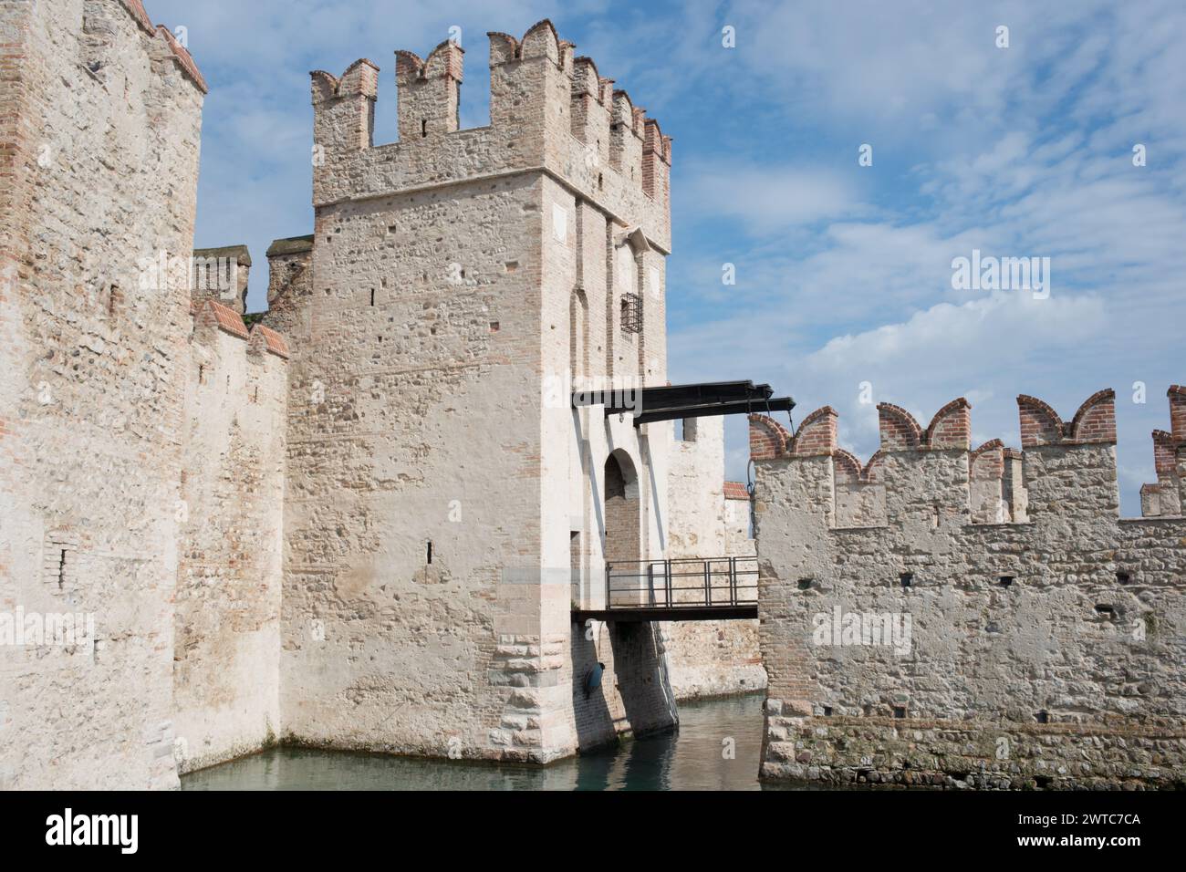 Splendido castello medievale a Sirmione, sul Lago di Garda, Italia Foto Stock