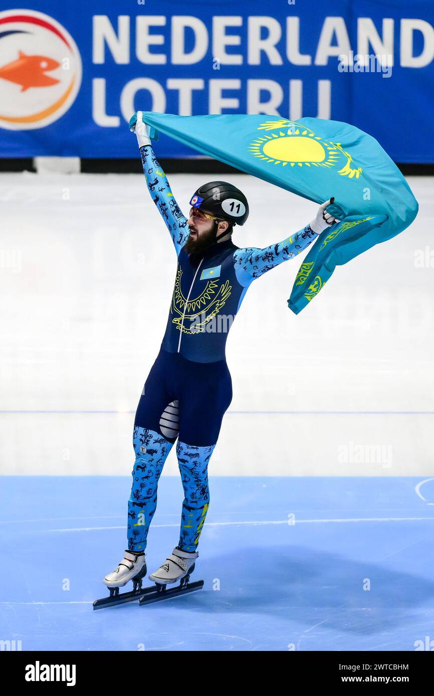 NIKISHA Denis KAZ celebra il suo secondo posto nei 500m Mens in gara il giorno 2 durante il Campionato Mondiale Short Track Speed Skating da Rotterdam il 16 marzo 2024. Foto di Phil Hutchinson. Solo per uso editoriale, licenza richiesta per uso commerciale. Non utilizzare in scommesse, giochi o pubblicazioni di singoli club/campionato/giocatori. Crediti: UK Sports Pics Ltd/Alamy Live News Foto Stock