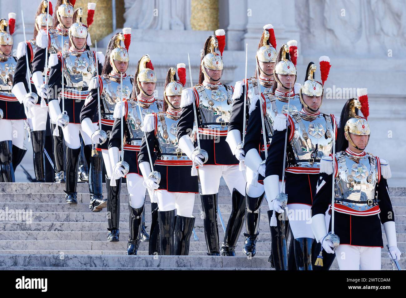 Roma, Italia. 17 marzo 2024. Corazzieri all'altare della Patria durante la cerimonia per la giornata dell'Unit&#xe0; nazionale, della Costituzione, dell'inno e della bandiera a Roma, domenica, 17 marzo 2024 (foto Roberto Monaldo/LaPresse) Cuirassieri all'altare della Patria durante la cerimonia per la giornata dell'unità Nazionale, la Costituzione, l'inno e la bandiera a Roma, domenica 17 marzo 2024 (foto di Roberto Monaldo/LaPresse) credito: LaPresse/Alamy Live News Foto Stock