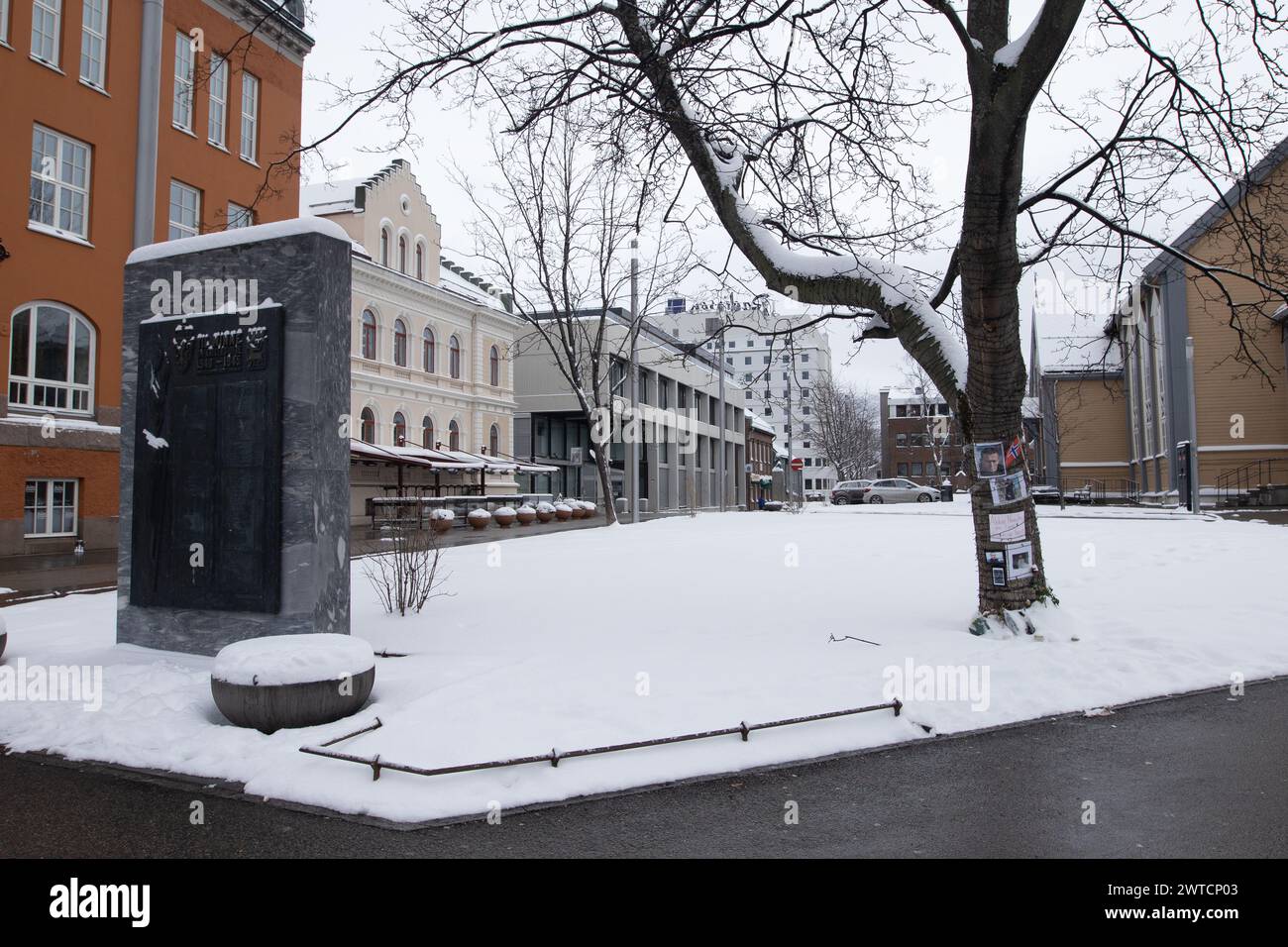 17 marzo 2024: Tromso, Norvegia. Altare per le strade di Tromso in memoria dell'avvocato e politico russo Aleksei Navalny, leader dell'opposizione contro Vladimir Putin. (Credit Image: © Cristian Leyva/ZUMA Press Wire) SOLO PER USO EDITORIALE! Non per USO commerciale! Foto Stock
