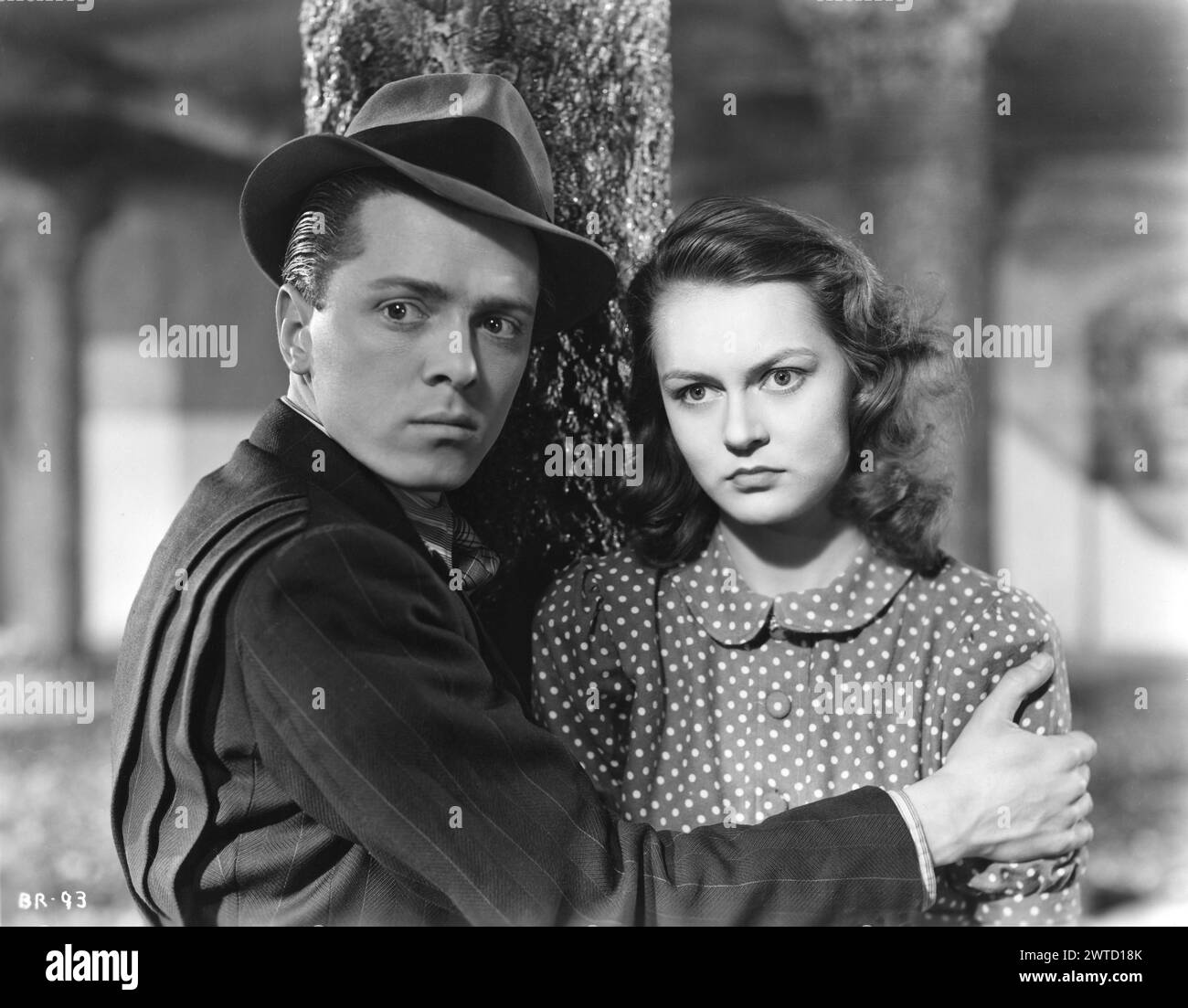 RICHARD ATTENBOROUGH e CAROL MARSH in una scena di BRIGHTON ROCK 1947 regista JOHN BOULTING romanzo GRAHAM GREENE Cinematography HARRY WAXMAN Music HANS PUÒ produttore ROY BOULTING Charter Film Productions / Pathe / ABPC Foto Stock