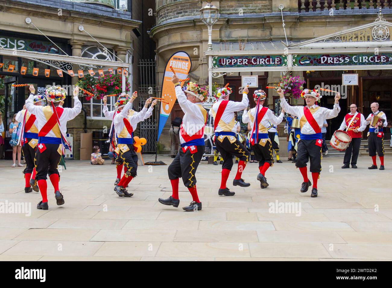 Morris danzava al Buxton Day of Dance Foto Stock