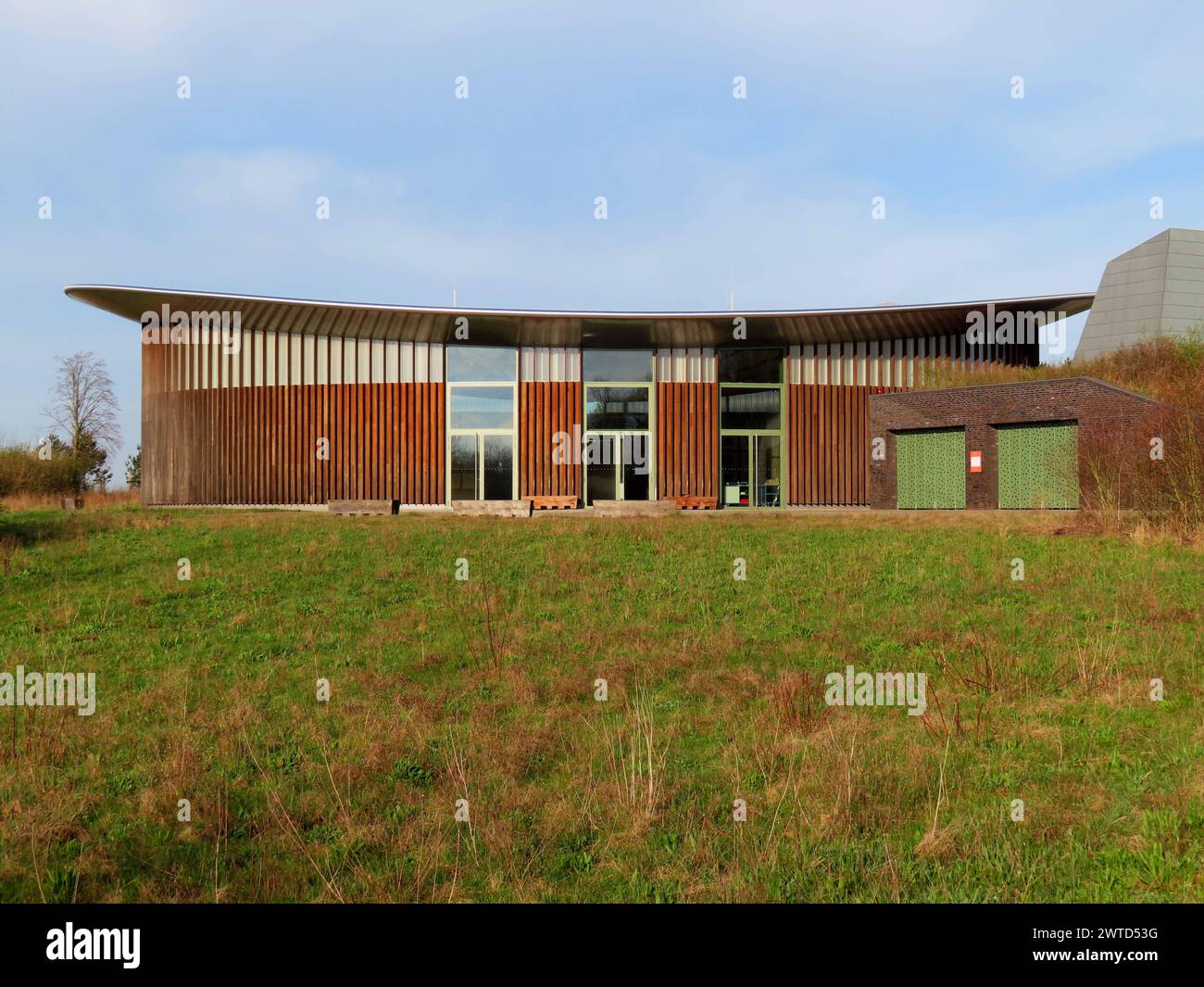 Fondazione Blick auf die große Ausstellungshalle der Langen in Hombroich Langen Foundation Ausstellungshalle Hombroich *** Vista della grande sala espositiva della Fondazione Langen in Hombroich Langen Foundation sala espositiva Hombroich Foto Stock