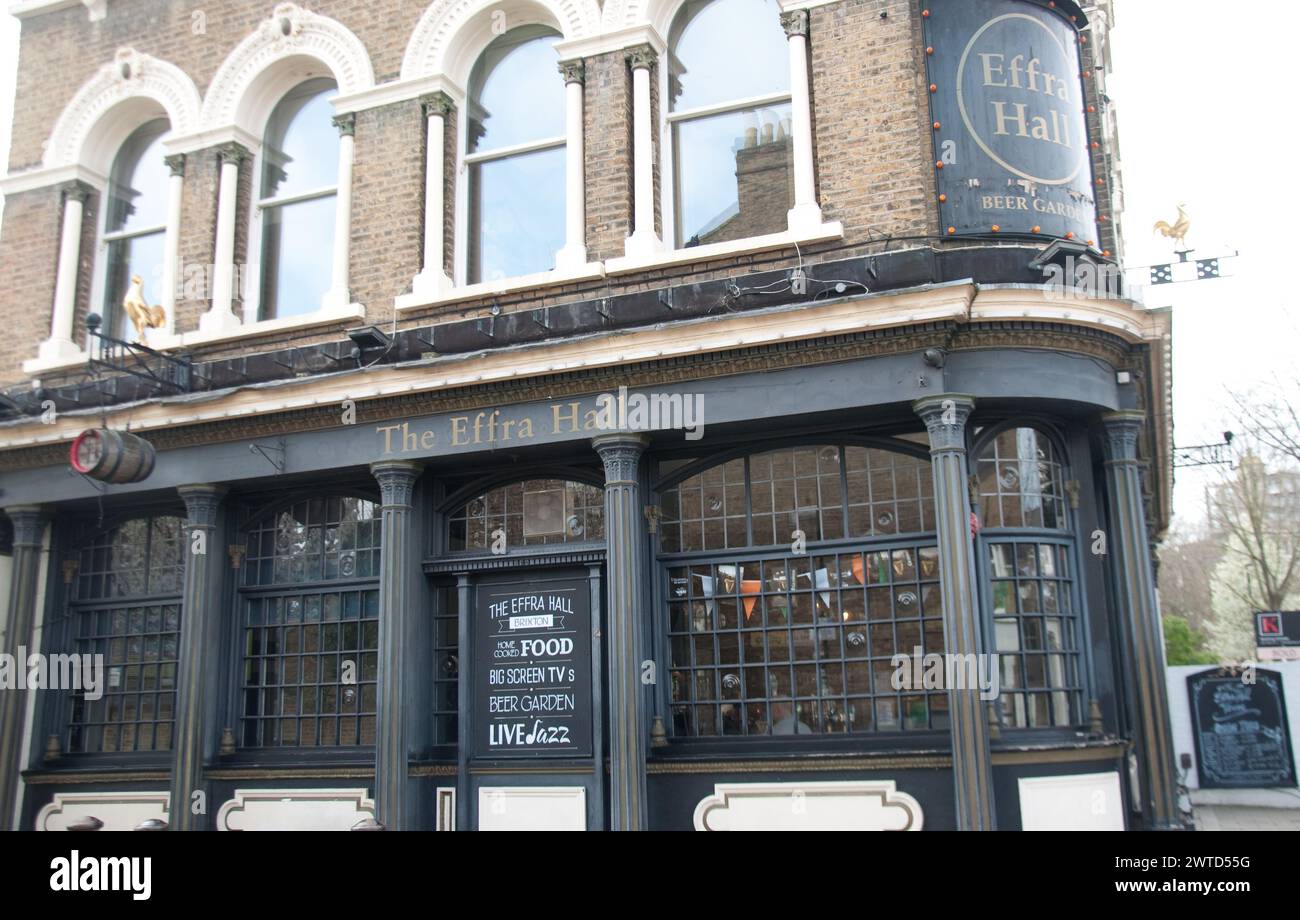 Effra Hall Pub, Brixton, Londra, Regno Unito. L'Effra Pub, che prende il nome da un fiume senza sottosuolo, il fiume Effra, offre cibo, bevande, jazz dal vivo, un'ape Foto Stock