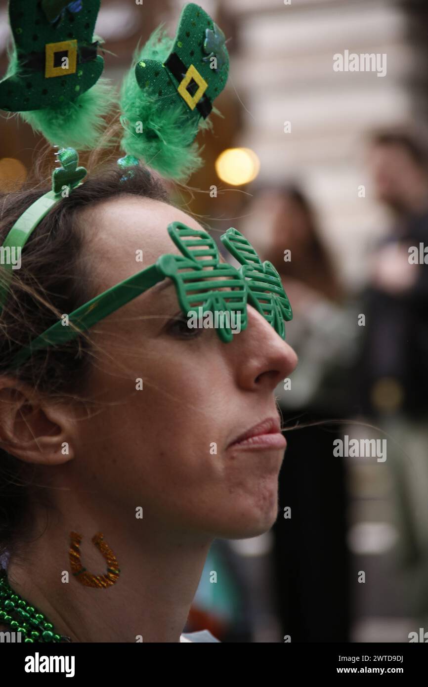 17 marzo 2024, Londra, Regno Unito St Patrick's Day Parade Londra l'annuale St Patricks Day Parade, anche se nel centro di Londra, è celebrata dalla grande comunità irlandese della città. Foto: Roland Ravenhill/Alamy Foto Stock