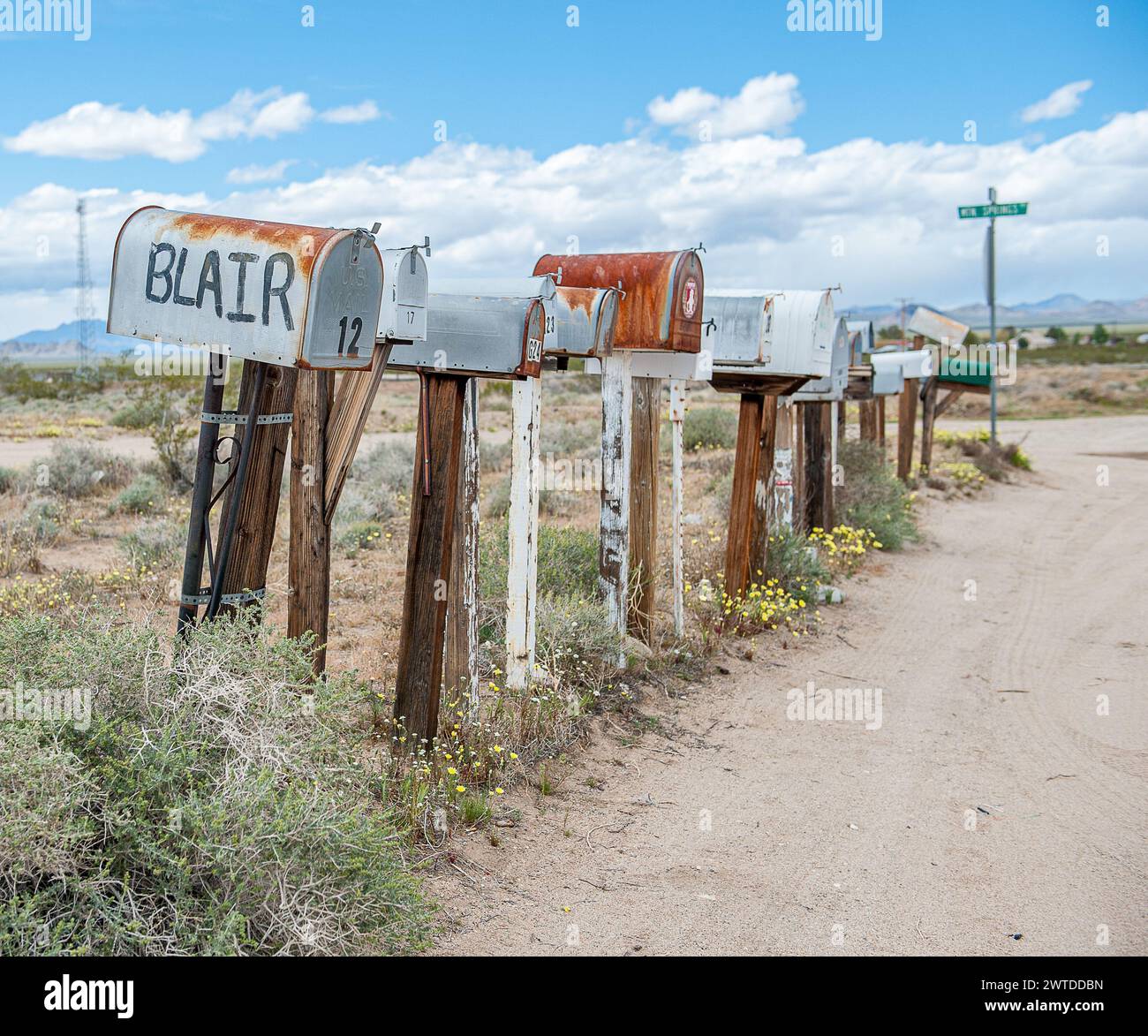 Cassette postali in una città fantasma abbandonata sulla Route 66 nel deserto del Mojave, California Foto Stock