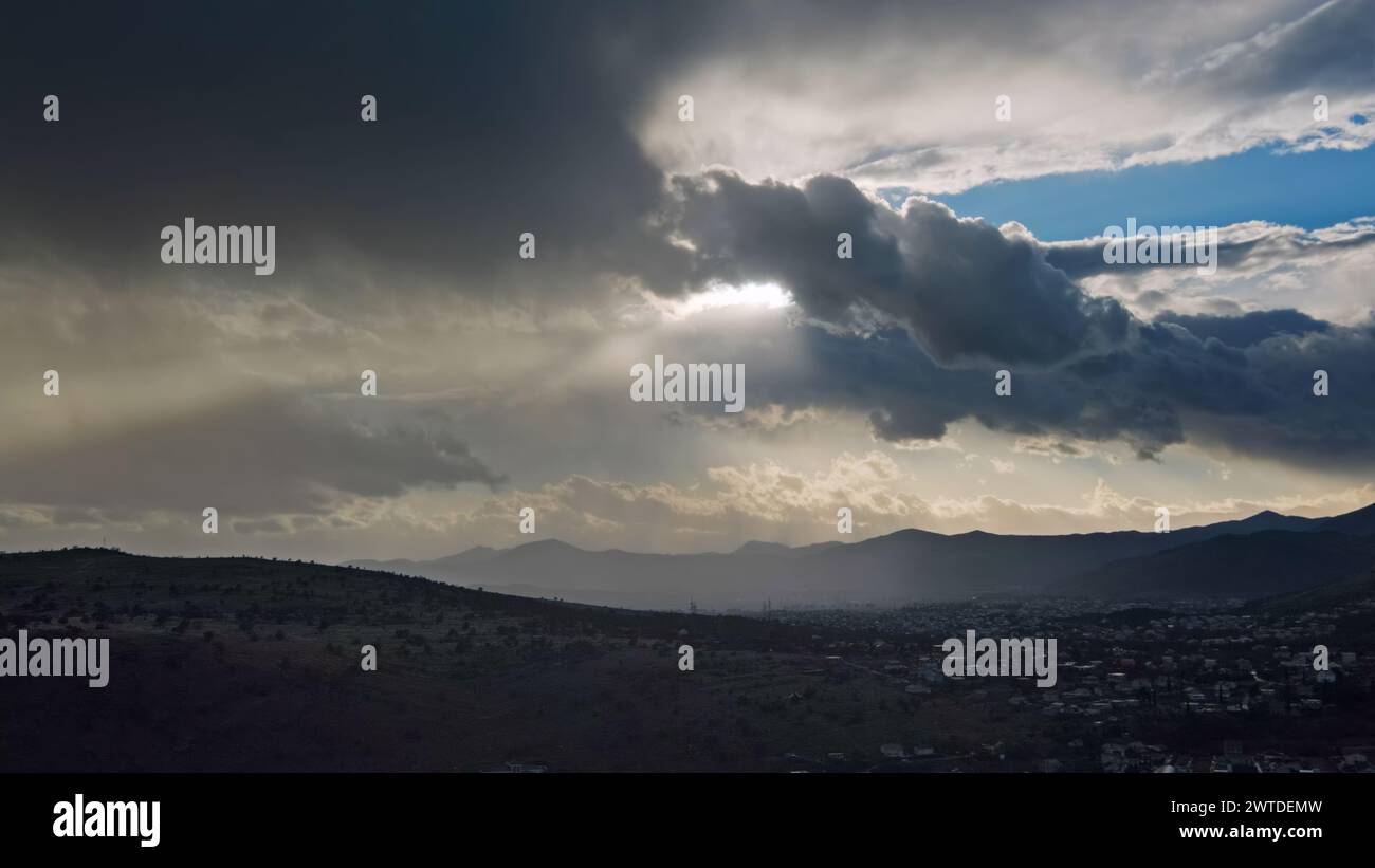 Tramonti e paesaggi montani Foto Stock