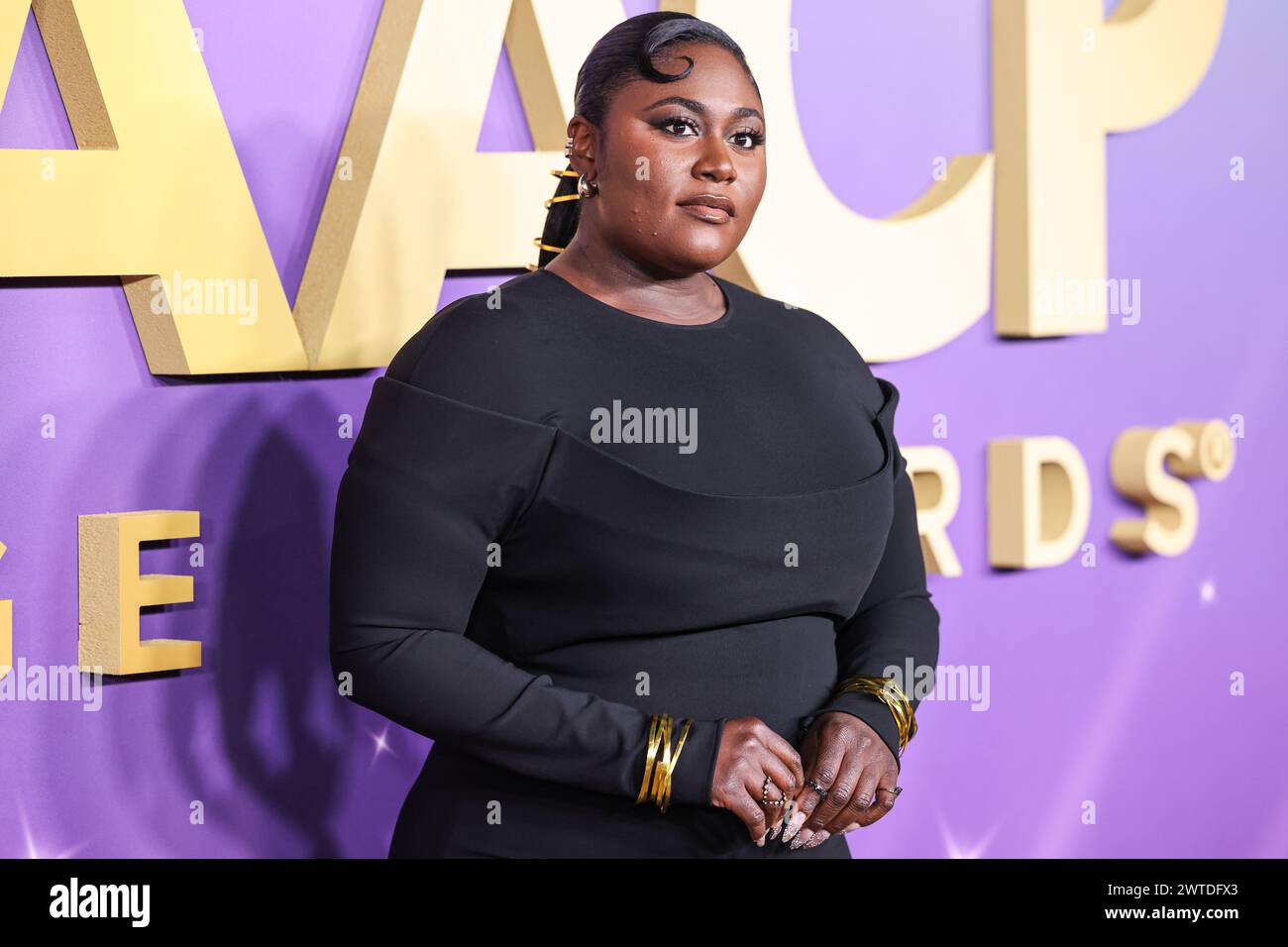 LOS ANGELES, CALIFORNIA, Stati Uniti d'America - 16 MARZO: Danielle Brooks arriva al 55° NAACP Image Awards annuale tenutosi presso lo Shrine Auditorium e Expo Hall il 16 marzo 2024 a Los Angeles, California, Stati Uniti. (Foto di Xavier Collin/Image Press Agency) Foto Stock