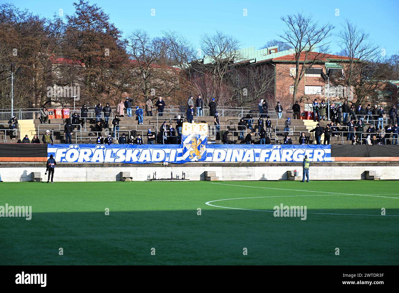 Gothenburg, Svezia. 17 marzo 2024. Gothenburg, Svezia, 17 marzo 2024: Tifosi IFK Goteborg in vista della partita della Coppa di Lega svedese del 17 marzo 2024 tra IFK Goteborg e Linkoping FC al Valhalla di Gothenburg, Svezia (Peter Sonander/SPP) credito: SPP Sport Press Photo. /Alamy Live News Foto Stock