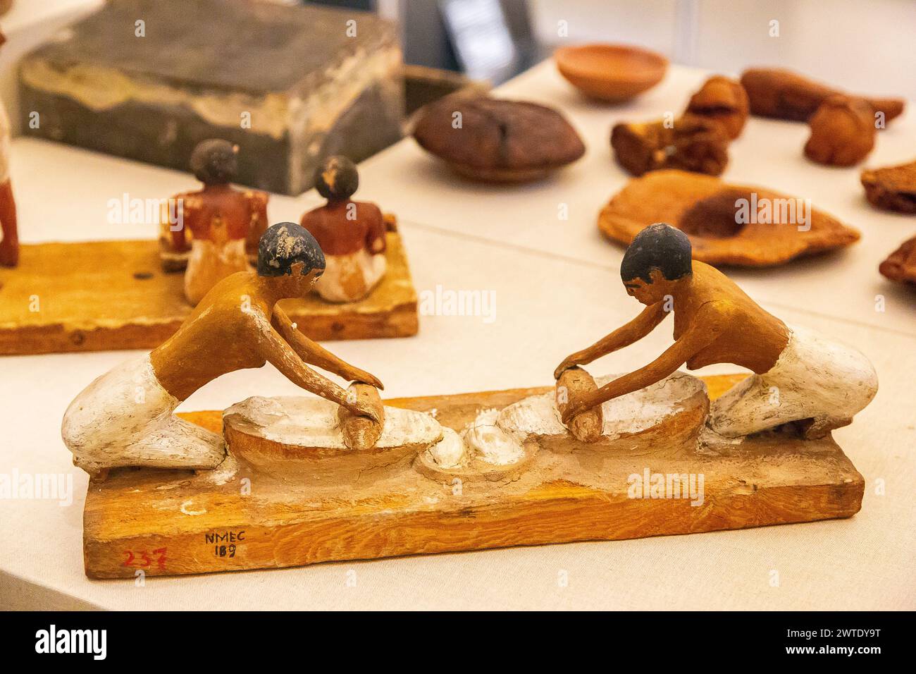Museo nazionale della civiltà egizia, statuette modello di 2 servitori che macinano grani. Foto Stock