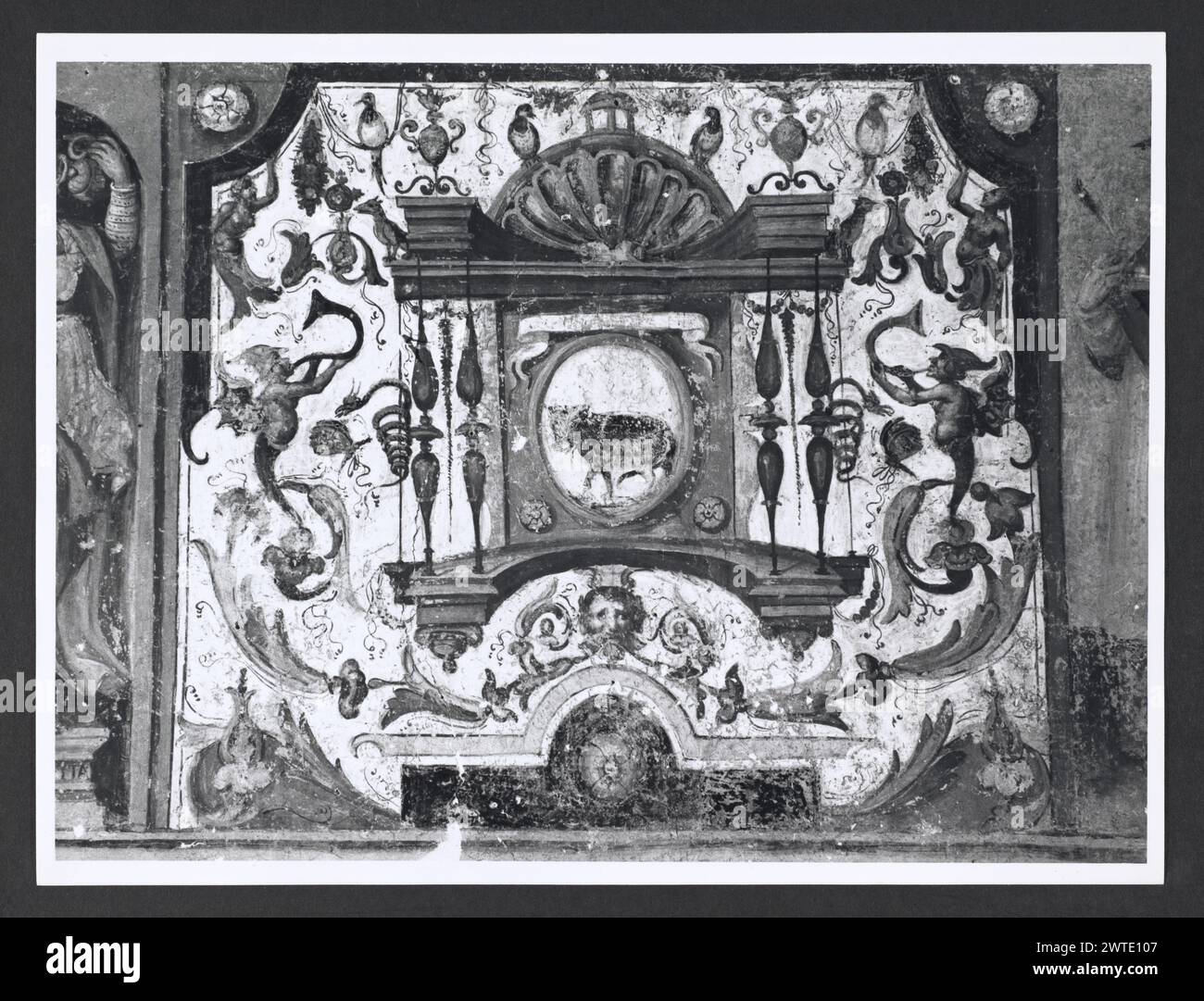 Basilicata Matera Montescaglioso Abbazia di S. Angelo50. Hutzel, Max 1960-1990 Medioevale: Architettura (9°, ricostruita 15°), veduta della vicina chiesetta S. Stefano, chiostri; scultura architettonica; affreschi raffiguranti la famiglia di Ufredo Machabeo, signore di Montescaglioso oggetto Note: Hutzel foto campagna note sono non datate. Il fotografo e studioso tedesco Max Hutzel (1911-1988) fotografò in Italia dai primi anni '1960 fino alla sua morte. Il risultato di questo progetto, citato da Hutzel come foto Arte minore, è un'accurata documentazione dello sviluppo storico dell'arte in Italia fino al 18 Foto Stock