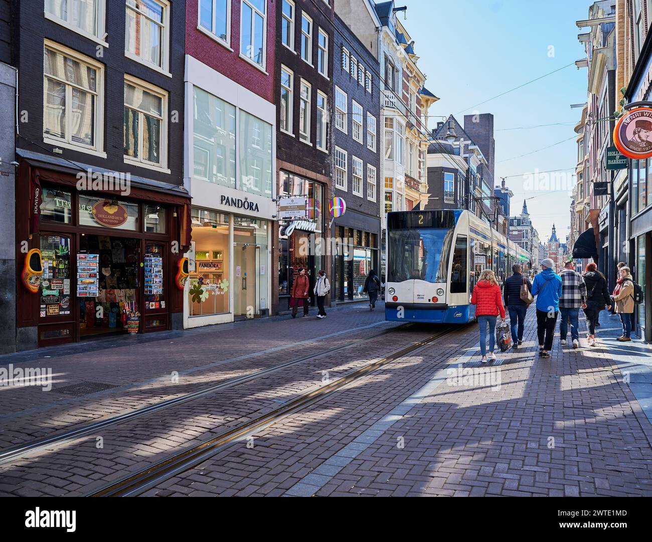 Linea del tram numero 2 nel centro di Amsterdam Foto Stock