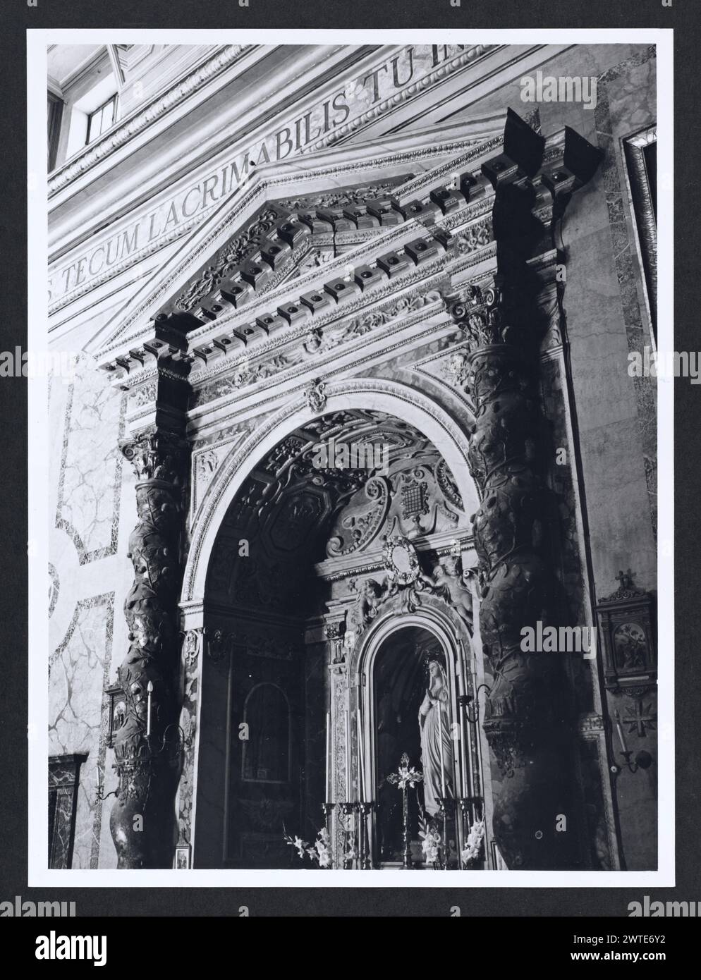 Lazio Frosinone Sora S. Maria Addolorata. Hutzel, Max 1960-1990 Post-medievale: Scultura architettonica, pittura, scultura. Struttura neoclassica. Il fotografo e studioso tedesco Max Hutzel (1911-1988) fotografò in Italia dai primi anni '1960 fino alla sua morte. Il risultato di questo progetto, citato da Hutzel come foto Arte minore, è un'accurata documentazione dello sviluppo storico dell'arte in Italia fino al XVIII secolo, che comprende oggetti degli Etruschi e dei Romani, nonché monumenti altomedievali, romanici, gotici, rinascimentali e barocchi. Le immagini sono organizzate per area geografica Foto Stock
