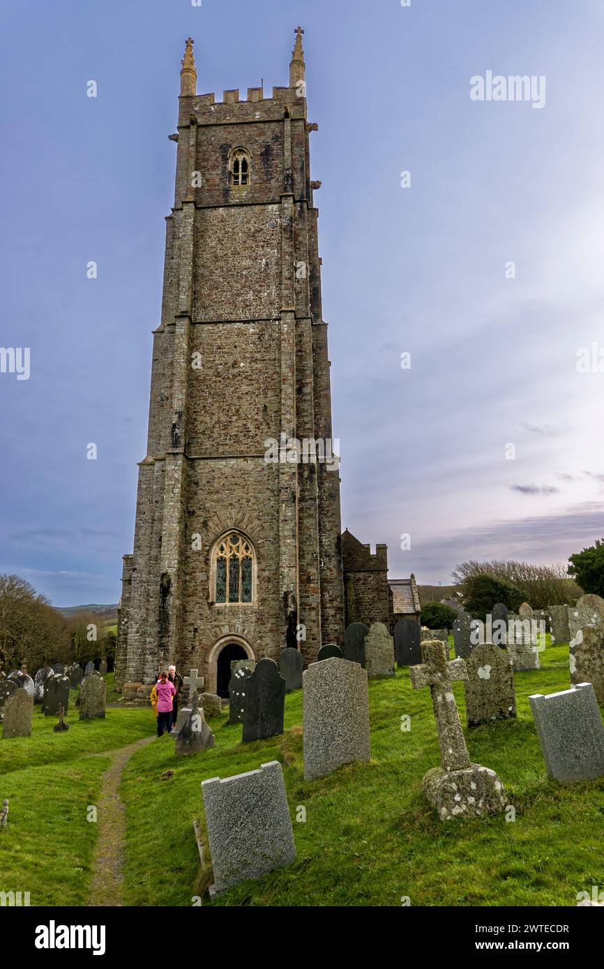 St Nectans Parish Church, Hartland, Devon. La chiesa del XIV secolo è anche conosciuta come la cattedrale del Devon settentrionale. Foto Stock
