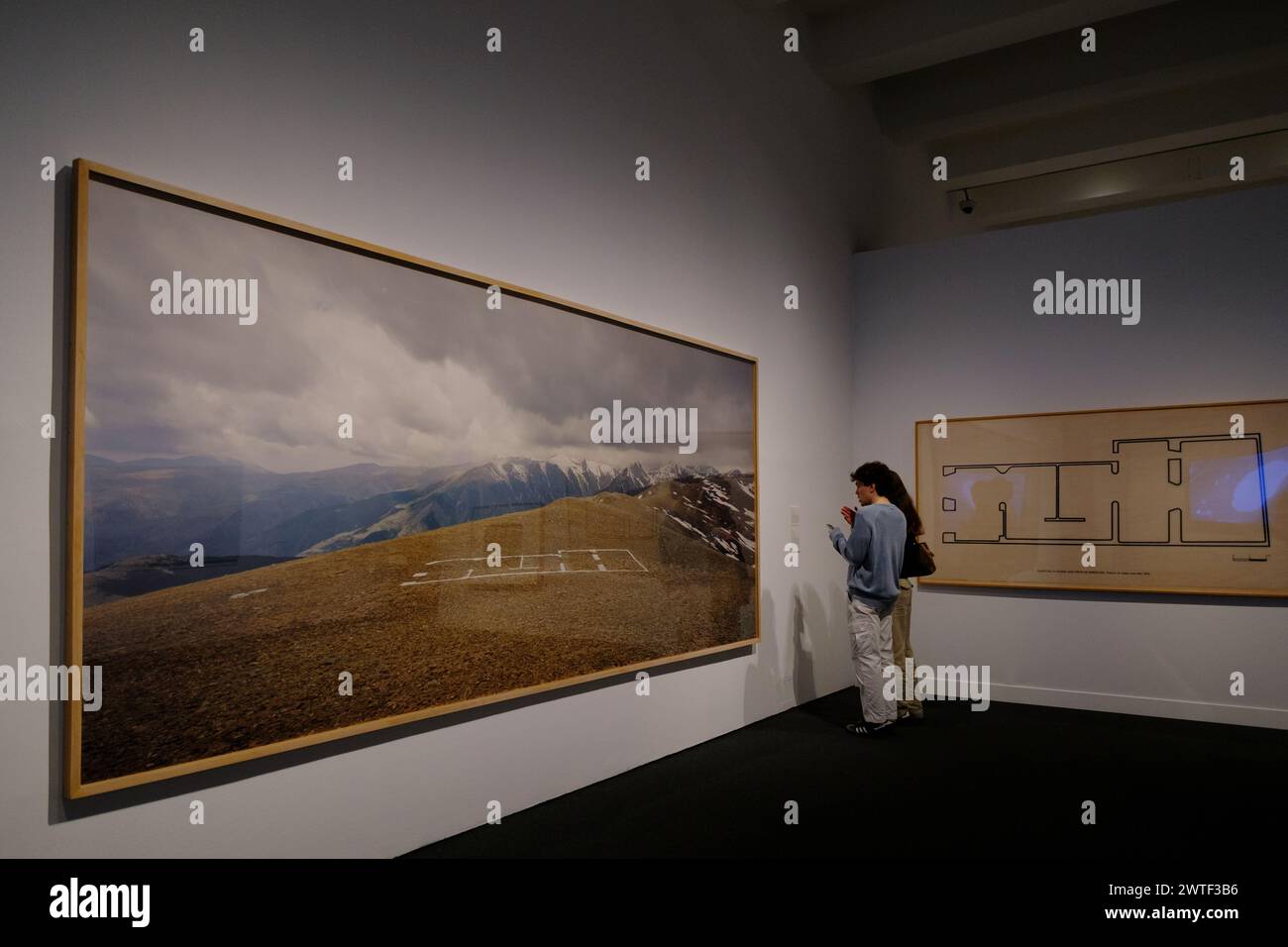 Mostra il titolo, “Horizon and Limit” al CaixaForum di Madrid, Spagna Foto Stock