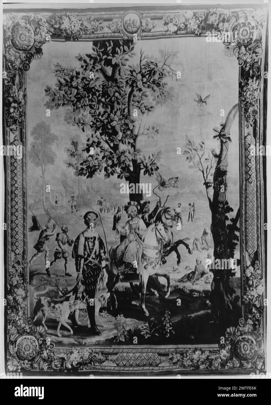 Luglio. Master of the Months of Lucas (Netherlandish (before 1600), 1535) (autore di design) [pittore] c. 1731-1743 arazzi dimensioni: H 11'6 x W 8'3' arazzo materiali/tecniche: Cultura sconosciuta: French Weaving Center: Paris Ownership History: French & Co. Acquistato da Joseph E. Widener 11/9/1917 (?). Esposto al San Francisco Museum of Art (1922). French & Co. Acquistato da Bartos, fatturato 7/1/1925; venduto alla signora [Grace] Rainey Rogers 1/21/1926. Il signor Mitchell Samuels coll. (circa 1932). Vojetch Blau (ca. 1980). Lady & gentleman cavalcano i cavalli e tengono in mano i falchi, accompagnati da gentiluomini che ritornano Foto Stock