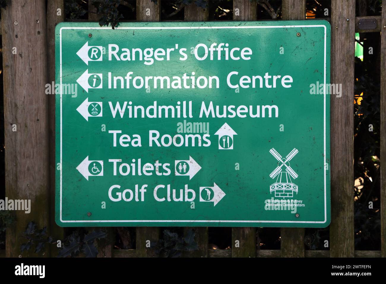 Cartello con indicazione per Wimbledon Common Greater London England Foto Stock