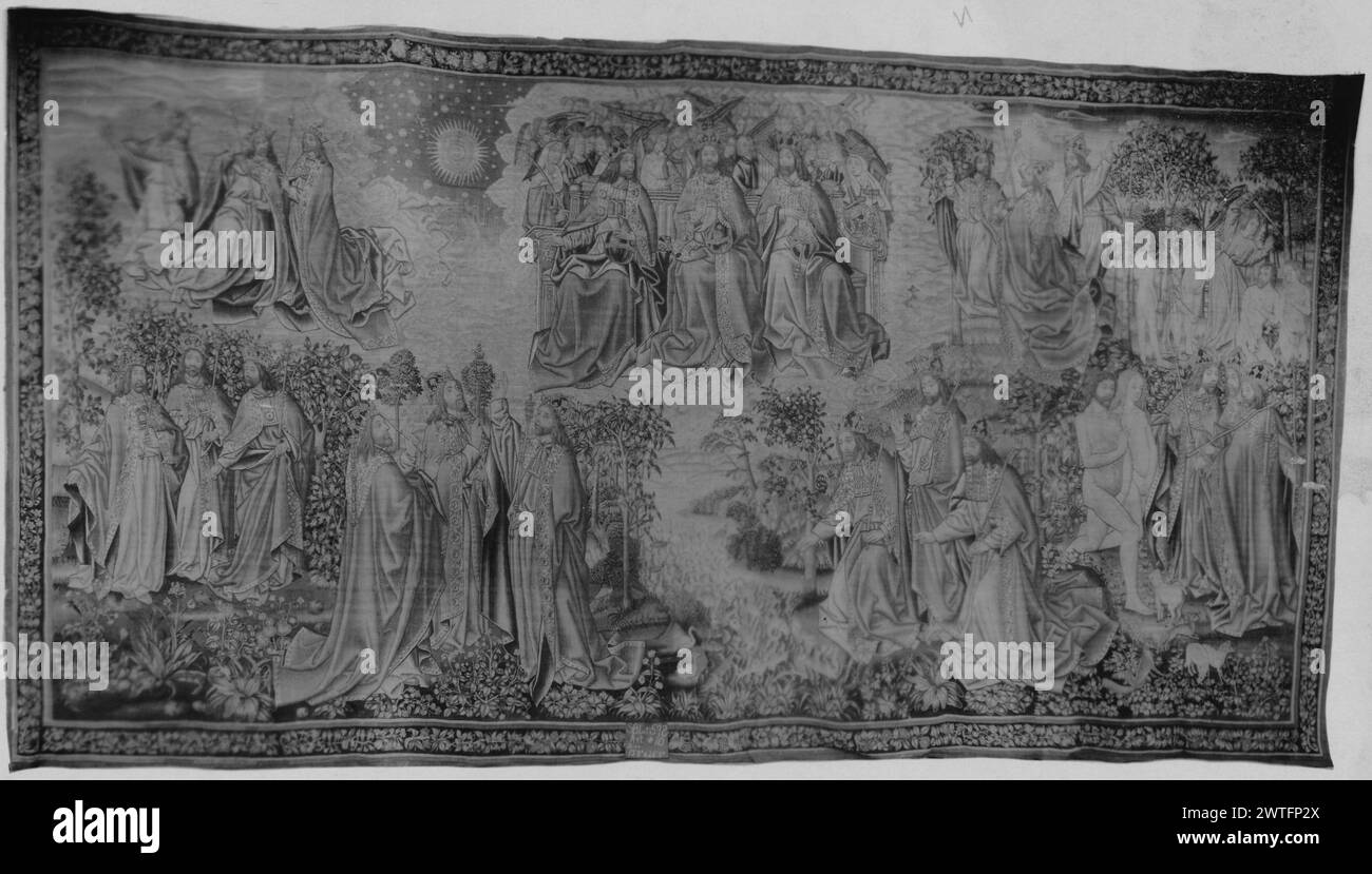 Creazione e caduta dell'uomo. Sconosciuto c. 1510-1515 arazzo dimensioni: H 13'10' x W 26'3' arazzo materiali/tecniche: Lana (ondulata, ordito: 5-6/cm); lana e seta (tinta, trama) Cultura: Paesi Bassi meridionali storia di proprietà: Cattedrale di Toledo (fino al 1900 circa). Ascher Wertheimer coll. (1902). Weinberg coll. William Randolph Hearst coll. (c.1912). French & Co Stati Uniti, California, San Francisco, fine Arts Museums di San Francisco, accno. 54.14.1. Iscrizioni: Iscrizione in campo centrale, identificazione figura (in alto, fianco Trnità): JUSTICIA Santa Trinità ('Trinitas coelestis': Padre, so Foto Stock