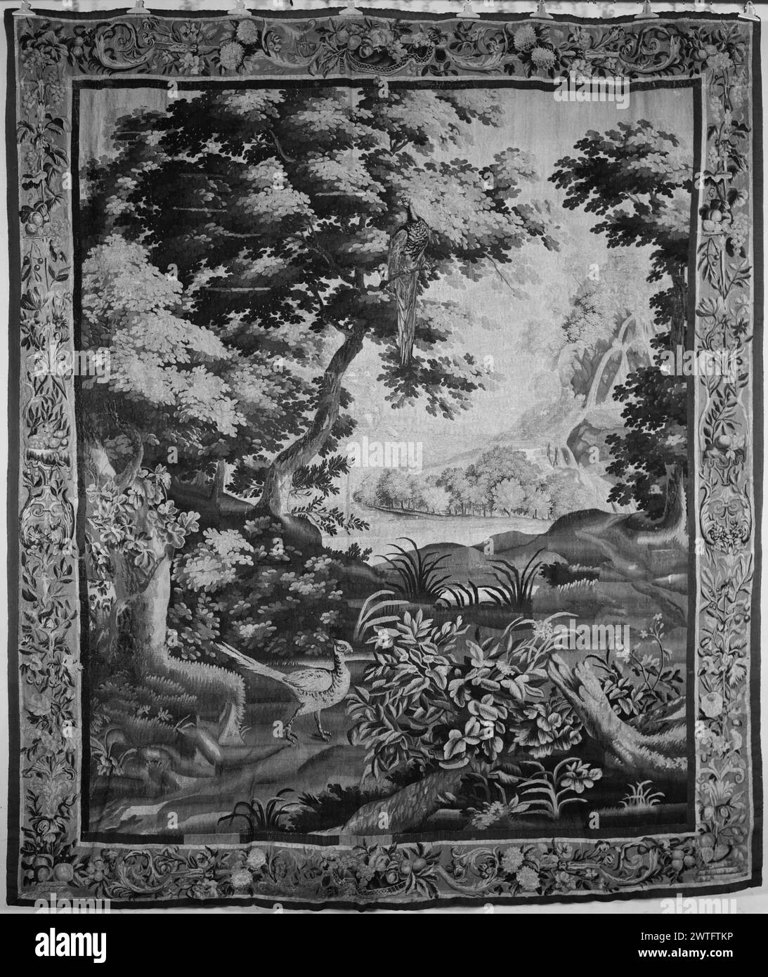 Paesaggio con uccelli e fiume in lontananza. Sconosciuto c. 1675-1725 arazzi dimensioni: H 10' x W 8'7' arazzo materiali/tecniche: Sconosciuto Cultura: Flemish Weaving Center: Sconosciuto storia di proprietà: French & Co. Acquistato da Mr. Alfred Koch, ricevuto 7/8/1964; venduto a Riconde Arts 1/18/1965. Foto Stock