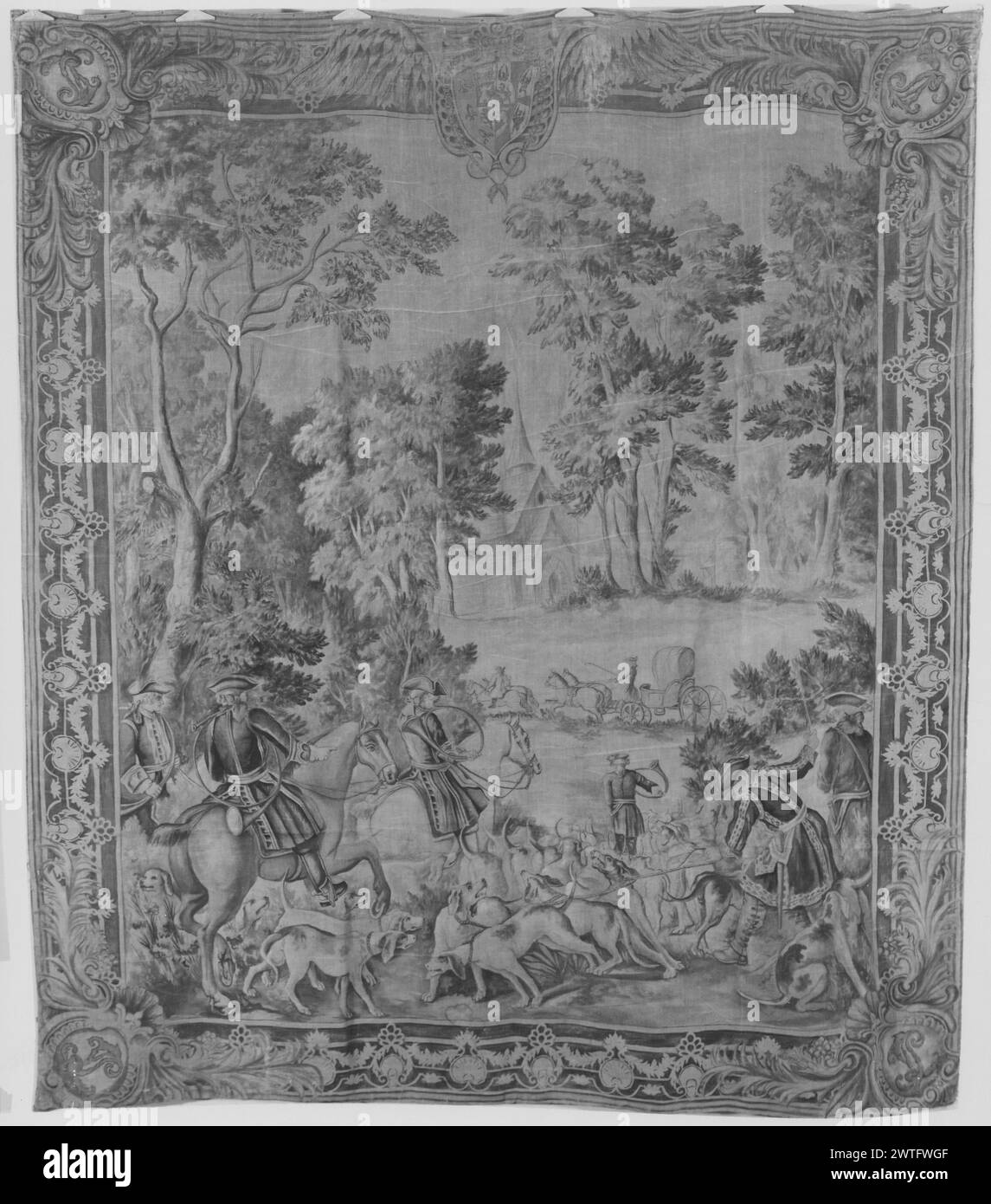Branco da caccia. Oudry, Jean-Baptiste (francese, 1686-1755) (autore di design e creatore di cartoni animati) [pittore] 1735-1750 arazzi dimensioni: H 7'9' x W 6'9' arazzi materiali/tecniche: Cultura sconosciuta: Centro tessitura francese: Parigi storia di proprietà: French & Co.. Guida ciclisti e cacciatori di cani da caccia verso i ciclisti e carrozza; chiesa sullo sfondo (BRD) cornice con motivo a conchiglia, cartiglio con monogramma 'IDP' per l'infante Don Philippe negli angoli, con fronde di palma (UPR BRD) centrato da cartiglio alato con braccia di Infante Don Philippe Pittura copiata dopo GCPA 0244350-0244351 FR Foto Stock