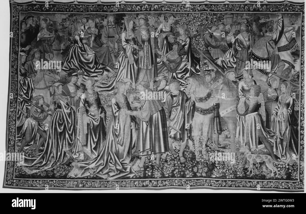 Feste musicali e hawking. Sconosciuto c. 1515-1530 arazzi dimensioni: H 11' x W 18' arazzo materiali/tecniche: Sconosciuto Cultura: Sud dei Paesi Bassi tessitura Centro: Sconosciuto storia di proprietà: French & Co.. "Doris Duke" scritto sul lato della foto. Cortese signore e uomini in paesaggio impegnati in attività musicali e di hawking (BRD) garland probabilmente tessuto a Bruxelles. Nessun foglio di stock francese & Co. In archivio, nessun numero di stock Foto Stock