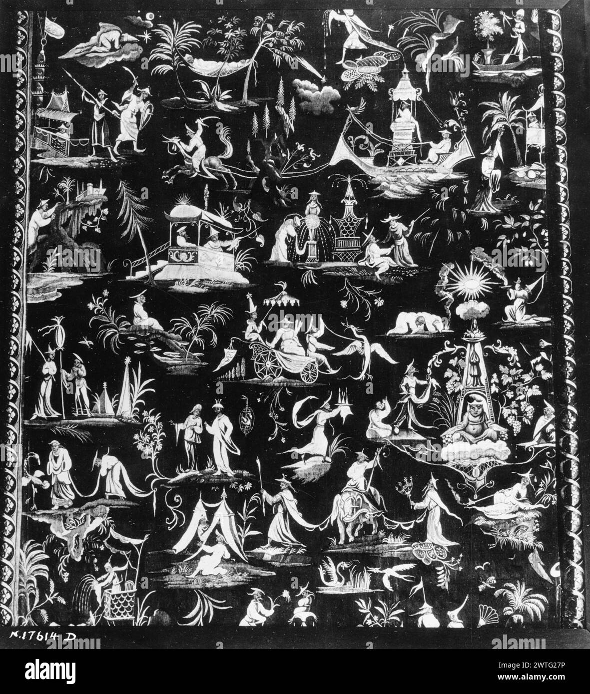 scena. Vos, Josse de (fiammingo, atto 1700-1721) (laboratorio) [tessitore] c. 1700-1725 arazzi materiali/tecniche: Lana e seta Cultura: Fiammingo tessitura Centro: Bruxelles storia della proprietà: Possibilmente nella Casa di Oldenburg, Germania (colll privato). French & Co Piccole figure chinoiserie sulle isole; nastro a spirale policromo su terreno blu (L & R BRD), intervallato da motivi floreali il numero Primavera-Estate 2002 di 'Studies in the Decorative Arts' (Vol. IX, No. 2), avrà un articolo di Koen Brosens che menzionerà gli arazzi Chinoiserie. Nessun foglio di stock French & Co. In archivio, nessun numero di stock S. Foto Stock