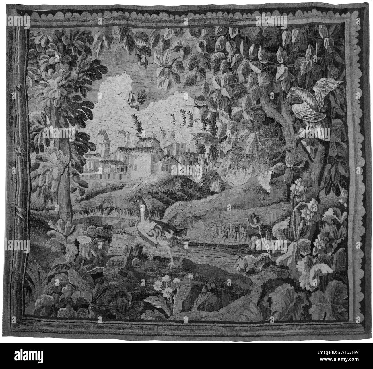 Paesaggio con uccelli. Arazzi sconosciuti dimensioni: H 5'3' x W 5'10' arazzi materiali/tecniche: Cultura sconosciuta: French Weaving Center: Aubusson Ownership History: French & Co. Acquistato dalla signora Alan Temple, ricevuto il 13/5/1964; venduto a Louis R. Albert & Co. Il 22/10/1965. Uccello vicino al fiume tra piante in fiore, fiancheggiato da 2 alberi; città sulla sponda opposta del fiume in alto; uccello aggiuntivo con ali aperte nell'albero (R) (BRD) bordo misto con (UPR e R BRD) banda di motivi lobati e (LWR e L BRD) asta con nastro a spirale ampiamente distanziato French & Co. foglio in archivio, G-574-x Foto Stock