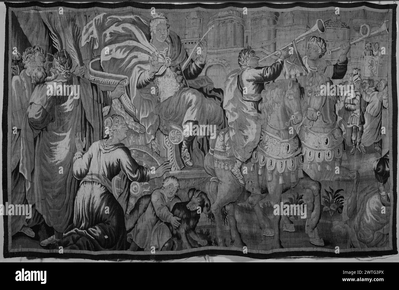 Trionfo di Costantino. Sconosciuto c. 1690 arazzi dimensioni: H 7'5' x W 11'9' arazzo materiali/tecniche: Cultura sconosciuta: French Weaving Center: Aubusson Ownership History: French & Co. Acquistato da Miss Blanche Thebom, ricevuto 12/18/1961; venduto a Charles Sternberg 8/28/1966. Su un carro trainato da cavalli montato da 2 uomini e che suona la tromba, Costantino incoronato siede con scettro; Costantino ondeggia la donna inginocchiata sulla strada, accanto al bambino con cane in primo piano(L); 2 uomini barbuti con foglie di alloro nei capelli, uno che punta a Costantino (L); edifici classici con bordi di sfondo m Foto Stock Trionfo di Costantino. Sconosciuto c. 1690 arazzi dimensioni: H 7'5' x W 11'9' arazzo materiali/tecniche: Cultura sconosciuta: French Weaving Center: Aubusson Ownership History: French & Co. Acquistato da Miss Blanche Thebom, ricevuto 12/18/1961; venduto a Charles Sternberg 8/28/1966. Su un carro trainato da cavalli montato da 2 uomini e che suona la tromba, Costantino incoronato siede con scettro; Costantino ondeggia la donna inginocchiata sulla strada, accanto al bambino con cane in primo piano(L); 2 uomini barbuti con foglie di alloro nei capelli, uno che punta a Costantino (L); edifici classici con bordi di sfondo m Foto Stock
