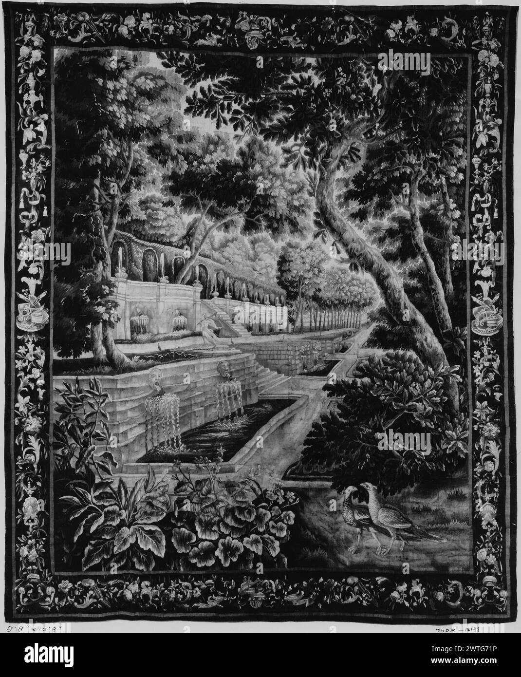 Giardino con vista obliqua verso fontane e terrazze. Sconosciuto c. 1675-1725 arazzi dimensioni: H 10'2' x W 8'8' arazzo materiali/tecniche: Sconosciuto Cultura: Flemish Weaving Center: Sconosciuto storia di proprietà: French & Co. Acquistato da Peabody, Wilson & Brown, fatturato 6/29/1923; venduto a Jones & George 9/4/1924. Foto Stock