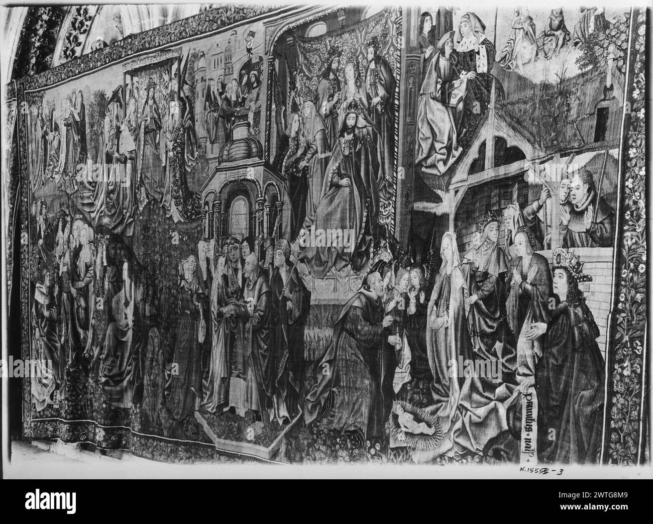 Cristo nasce come Redentore dell'uomo. Sconosciuto c. 1500-1520 arazzi dimensioni: H 13'3' x W 26' arazzi materiali/tecniche: Lana (ordito: 15-18/poll.; 6-7 cm); lana e seta (trama) Cultura: Paesi Bassi meridionali storia di proprietà: Juan Rodríguez de Fonsca coll., vescovo di Burgos (acquisto totale di 8 arazzi tra il 1519 e il 1524); lasciato in eredità alla Cattedrale di Burgos nel 1526. Cattedrale di Burgos coll.; venduta nel 1926. French & Co. Ha acquistato da Mr. R. [Raimundo] Ruiz, fatturato 5/7/1931; venduto al Metropolitan Museum of Art 2/4/1938. Stati Uniti, New York, New York, Metropolitan Museum of Art, accno Foto Stock