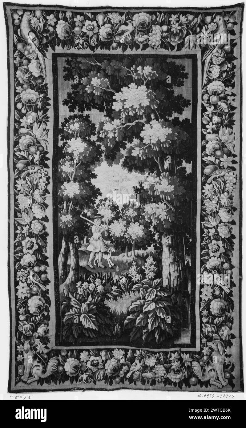 Paesaggio con cacciatore e levriero che ritornano con la lepre morta. Sconosciuto c. 1675-1725 arazzi dimensioni: H 9'2' x W 5'7' arazzo materiali/tecniche: Sconosciuto Cultura: Flemish Weaving Center: Sconosciuto storia di proprietà: French & Co. Acquistato dall'American Art Association (New York), (Stymus sale), fatturato 11/17/1928; venduto a Louis Heymann Havas 10/27/1960. Foto Stock