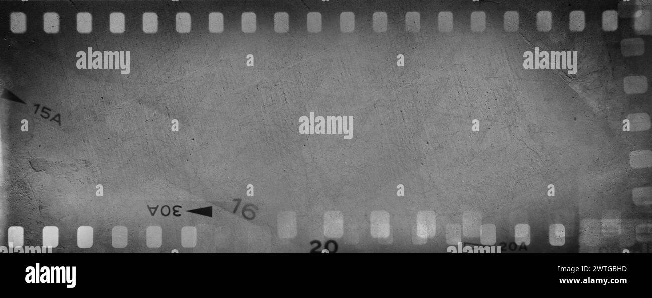 I negativi della pellicola inquadrano lo sfondo grigio Foto Stock