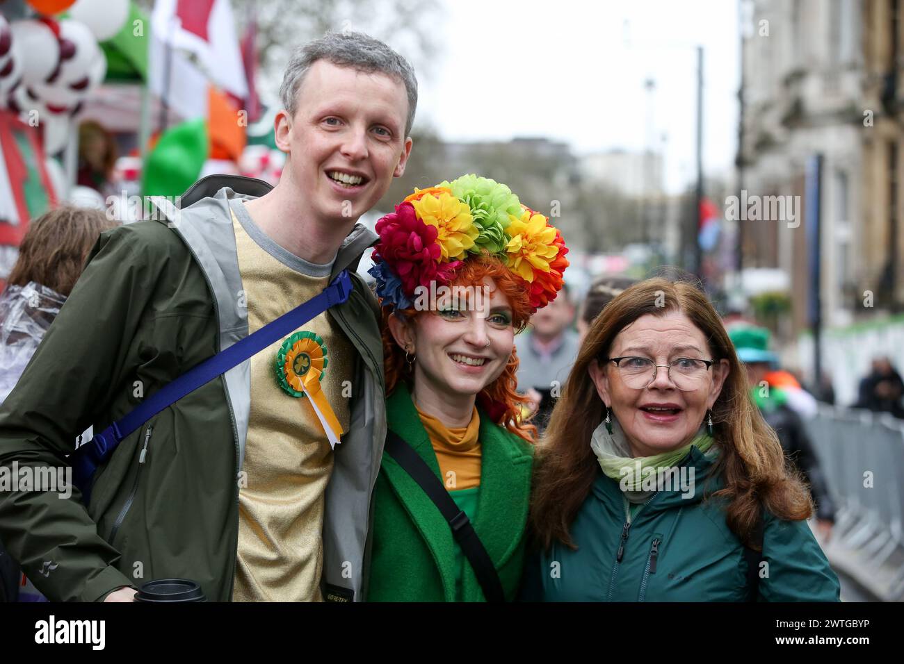 Londra, Regno Unito. 18 marzo 2024. La gente frequenta il St. Patrick's Day Parade a Londra, in Gran Bretagna, il 17 marzo 2024. St Il giorno di Patrizio è ampiamente celebrato dalle comunità irlandesi di tutto il mondo. Crediti: Xinhua/Alamy Live News Foto Stock