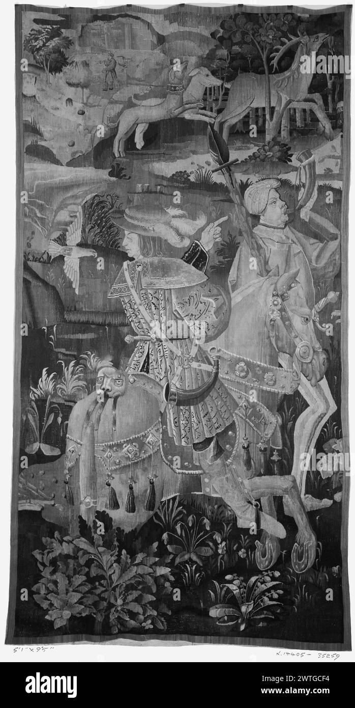 Caccia ai cervi. Sconosciuto c. 1515-1525 arazzi dimensioni: H 9'5' x W 5'1' arazzo materiali/tecniche: Sconosciuto Cultura: Paesi Bassi meridionali storia di proprietà: French & Co. Acquistato da Henry Symons, fatturato 11/29/2929; venduto alla Rhode Island School of Design [Museum of Art] 1/9/1930. Stati Uniti, Rhode Island, Providence, Museum of Art, Rhode Island School of Design. Nel paesaggio, gentiluomo montato a caccia di cavallo, accompagnato da uomo che soffia corno di caccia; cervo inseguito da 2 cani da caccia sullo sfondo scomparsi confini (Cavallo). Frammento; arazzo ritagliato (Dimitrova). French & Co. Stock S Foto Stock