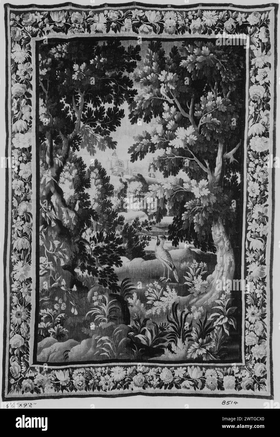 Paesaggio con fagiano. Sconosciuto c. 1675-1725 arazzi dimensioni: H 9'2' x W 6'2' arazzo materiali/tecniche: Sconosciuto Cultura: Flemish Weaving Center: Sconosciuto storia di proprietà: French & Co. Acquistato da Demotte, ricevuto 3/3/1924); venduto a Horace Trumbauer 15/7/1926. Lavori correlati: Pannelli in serie: GCPA 0236600-0236601, 0236583, 0236633 Foto Stock