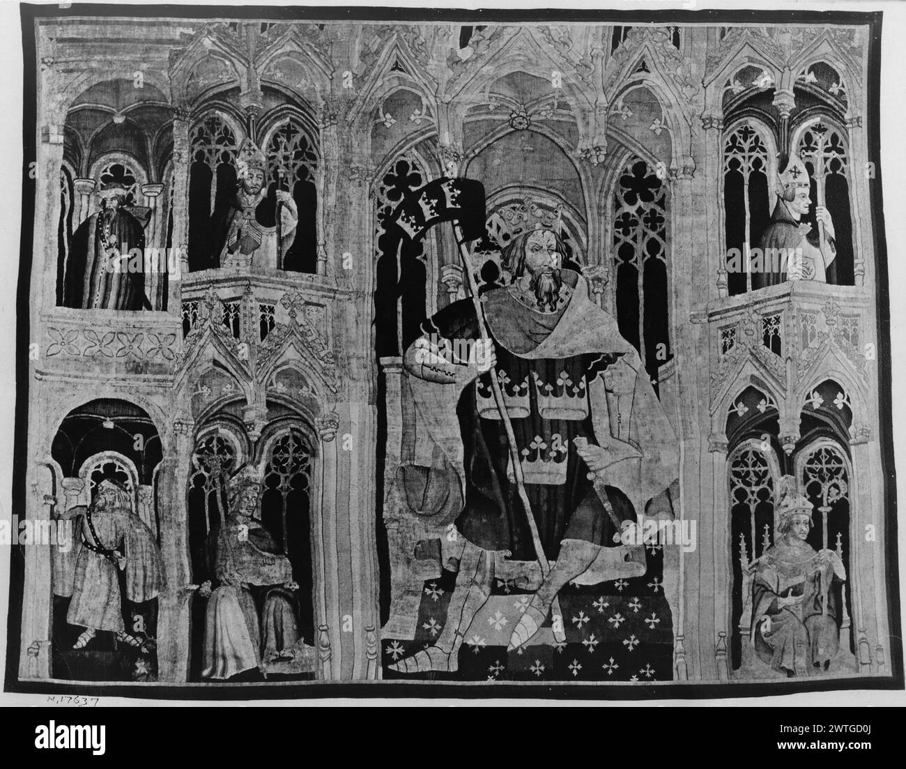 Re Artù. Sconosciuto c. 1400-1410 arazzi dimensioni: H 14' x W 9' arazzi materiali/tecniche: Lana Cultura: Paesi Bassi meridionali storia di proprietà: Joel Joseph Duveen coll. M. Chabrières-Arlès coll., Lione, Francia (entro il 1877). Duveen Brothers, New York (dopo il 1915). Clarence Hungerford Mackay Coll., New York (dal 1924). French & Co Acquistato dal Metropolitan Museum of Art con fondi da Frank A. Munsey Bequest, 1932. Stati Uniti, New York, New York, Metropolitan Museum of Art, accno. 32.130.3a, b. Re Artù, simboleggia il degno cristiano, in trono in una sala gotica a volte, h Foto Stock