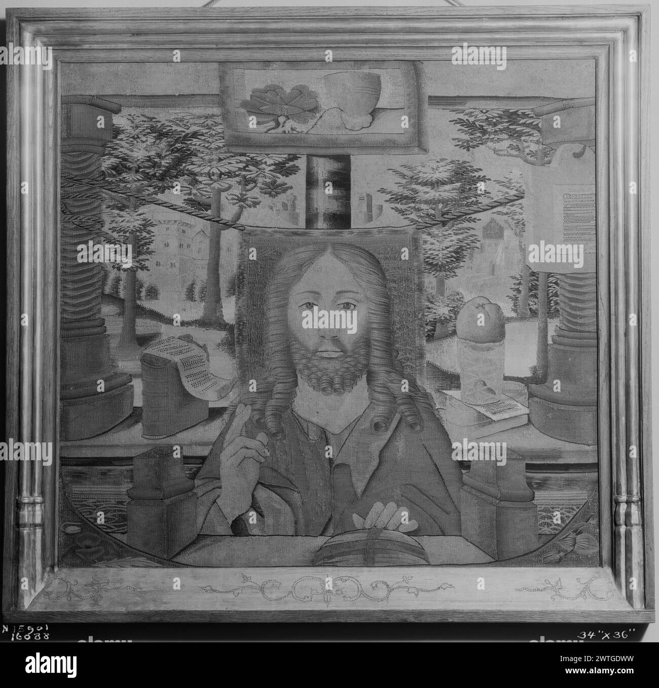 Vino mistico. Sconosciuto c. 1490-1510 arazzi dimensioni: H 34' x W 36' arazzo materiali/tecniche: Sconosciuto Cultura: Sud dei Paesi Bassi tessitura Centro: Sconosciuto storia di proprietà: French & Co. Acquistato da Arnold Seligmann, Rey & Co., Inc., fatturato 3/24/1928. Cristo che riposa la mano sinistra sul globo e benedizione con la mano destra; libro in parapetto, fogli di carta, mela appoggiata sul bicchiere, tessuto d'onore fissato con corde alle viti dei vigneti; paesaggio con castello e case sullo sfondo la fotografia mostra arazzi nella cornice; French & Co. il foglio 16088 indica che il telaio è stato rimosso. French & Co Foto Stock