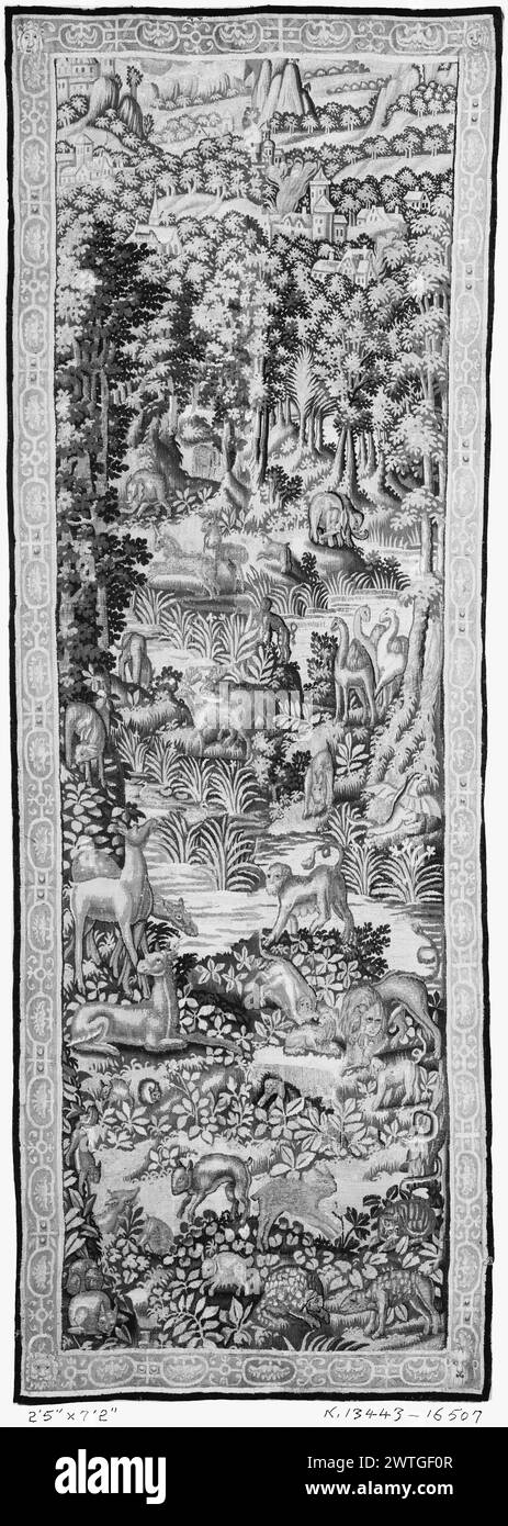 Parco giochi con una varietà di animali. Sconosciuto c. 1580-1600 arazzi dimensioni: H 7'2' x W 2'5' arazzo materiali/tecniche: Sconosciuta Cultura: Flemish Weaving Center: Bruxelles storia di proprietà: French & Co. Acquistato da R. W. Lehne, fatturato 1/11/1929; venduto a Jean Mikaeloff 6/25/1963. Gli animali includono formichiere spiney (o riccio ?), cervi, leoni con cuccioli, leonessa, cammelli, elefanti & unicorno; château visibili in banda di sfondo (BRD) con palmettes in losanghe questi [questo pannello & GCPA 0184329] sembrano essere 2 o più frammenti di un appeso più grande, costituiti da 2 pannelli e bordati con una banda di guardia Foto Stock