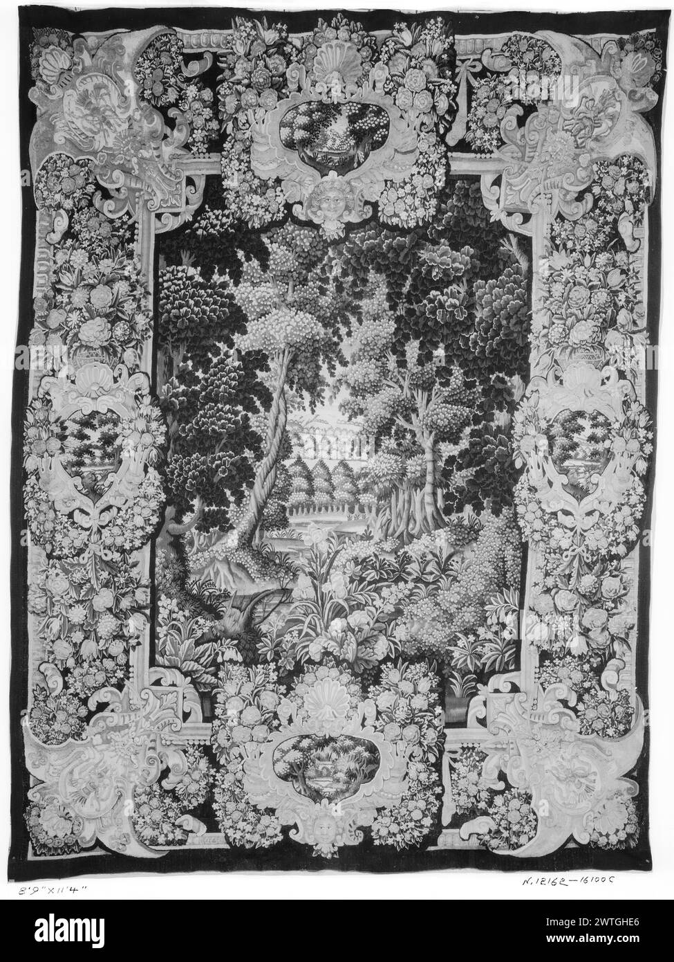 Paesaggio con vista profonda attraverso gli alberi. Sconosciuto c. 1640 arazzi dimensioni: H 11'4' x W 8'9' arazzo materiali/tecniche: Sconosciuto Cultura: Flemish Weaving Center: Sconosciuto storia di proprietà: French & Co. Acquistato da Henry Symons, fatturato 3/27/1928; venduto a Raimundo Ruiz 5/24/1946. Lavori correlati: Pannelli in serie: GCPA 0236514-0236515, 0242485 Foto Stock