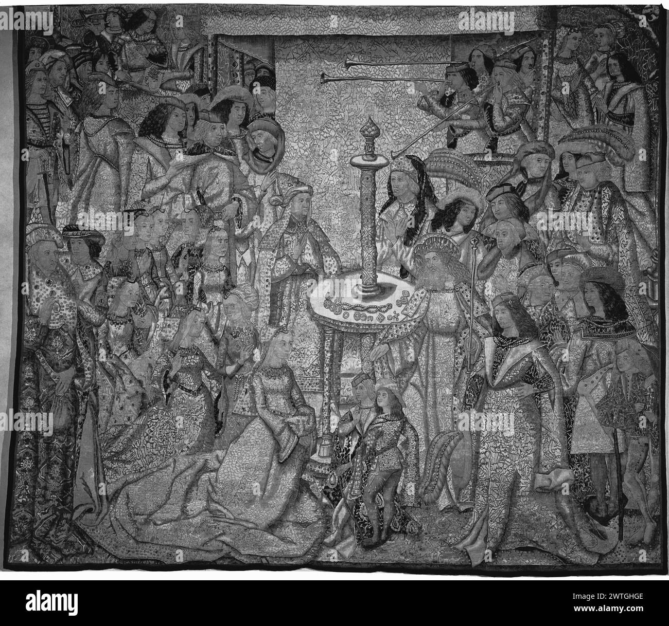 Salomone e la Regina di Saba. Sconosciuto c. 1490-1510 arazzi dimensioni: H 11'8' x W 13'5' arazzo materiali/tecniche: Sconosciuta Cultura: Paesi Bassi meridionali tessitura Centro: Sconosciuta Proprietà storia: French & Co.. Successivamente nella collezione Becare; rubato. Donna ricevuta alla corte di un re con cortigiani e trombettieri; gioielli (?) Sui bordi della tavola rotonda centrale mancanti. Forse tessuta a Bruxelles. French & Co. Scheda di magazzino mancante dall'archivio, 3125 Foto Stock