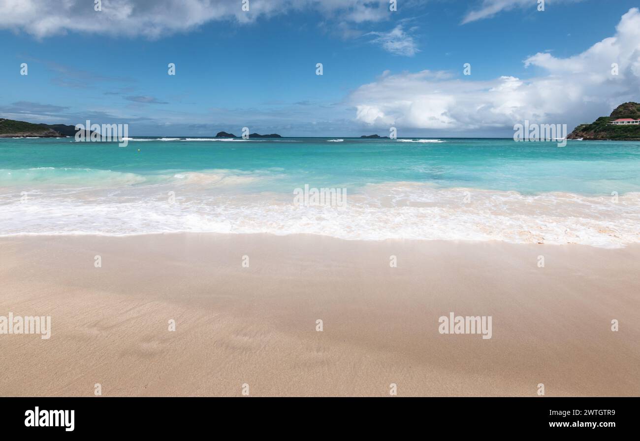 Spiaggia di sabbia bianca nei Caraibi. St Jean Beach, St Barth, Indie occidentali. Foto Stock