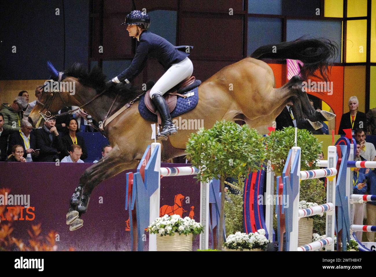 Parigi, Francia. 17 marzo 2024. Wilma HELLSTROM (SWE) in sella a QUINTI VON HOF durante il Saut-Hermès, evento equestre FEI CSI 5 il 17 marzo 2024 al Grand Palais Éphémère di Parigi, Francia - foto Christophe Bricot/DPPI Credit: DPPI Media/Alamy Live News Foto Stock