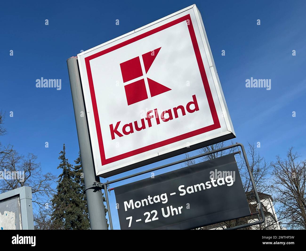 Außenwerbung Logo Kaufland *** Logo pubblicità esterna Kaufland Copyright: Xmix1x Foto Stock