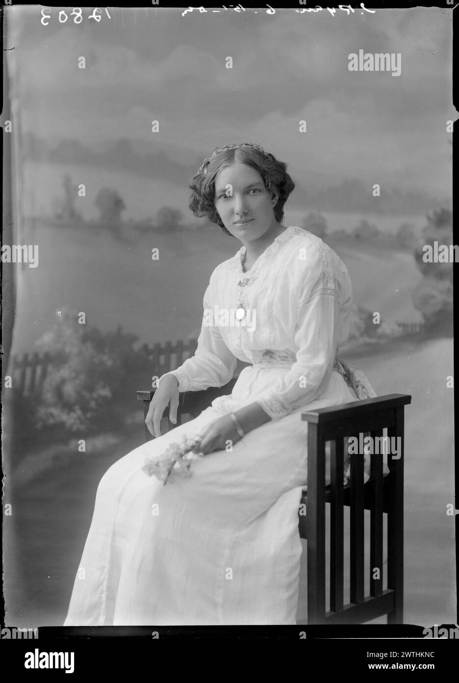 J Ryan 6 15/- doz ritratti in studio, ritratti, negativi in bianco e nero, negativi in gelatina Foto Stock