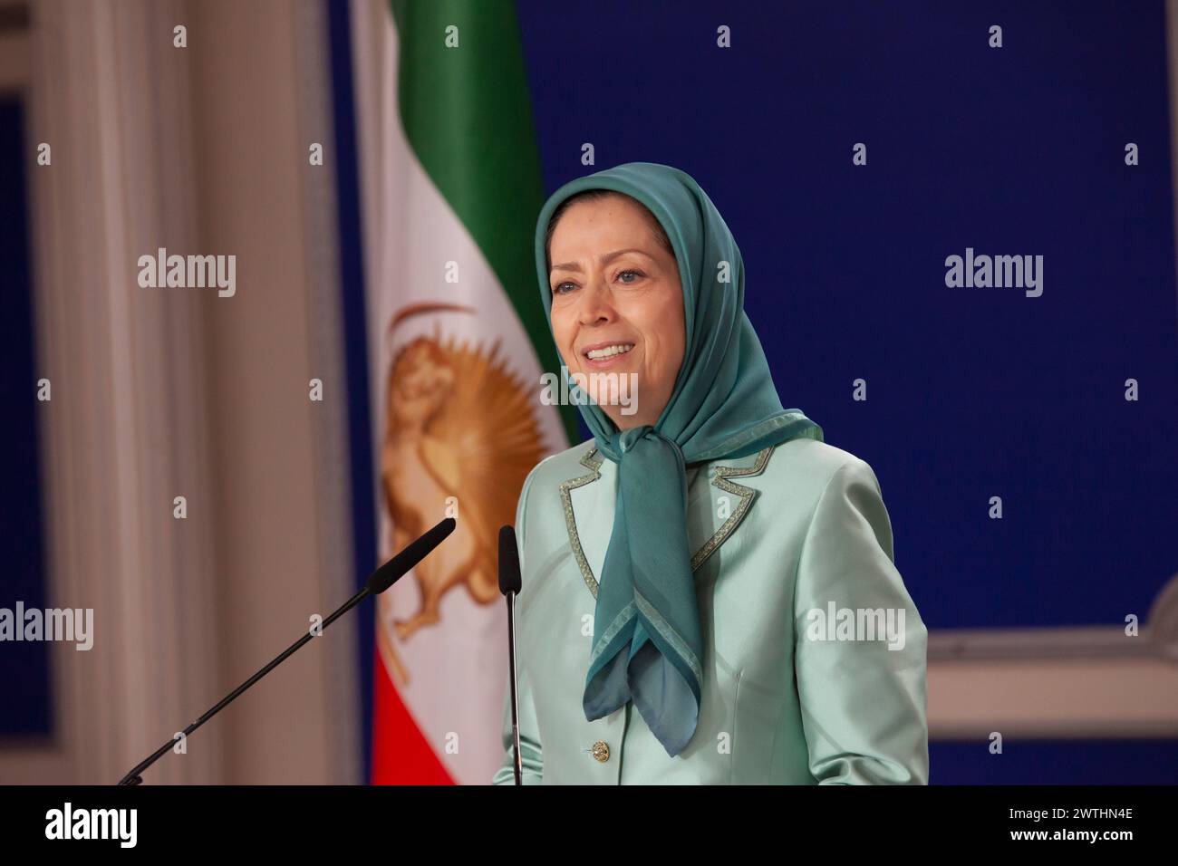 Maryam Rajavi, presidente eletto del Consiglio nazionale di resistenza dell'Iran (NCRI), intervenendo alla conferenza disse: "Come donna musulmana e con una sola voce con coloro che sostengono il vero messaggio dell'Islam, vale a dire la misericordia e la libertà, dichiaro: a nostro avviso, tutto ciò che viene eretto sulla coercizione, sulla coercizione e sull'imposizione non è l'Islam. Il messaggio unico dell’Islam è la libertà”. Nel mese sacro del Ramadan, leader musulmani di Francia, Giordania, Siria, Tunisia, Algeria, Yemen, Palestina e altre nazioni del Medio Oriente hanno partecipato ad una conferenza presso il quartier generale dell'NCRI il 16 marzo 2024, ad Auvers-sur-Oise, in Francia. Foto Stock