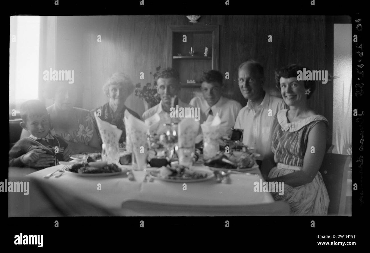 Cena di Natale (Natale) gelatina argento negativi, bianco e nero negativi Foto Stock